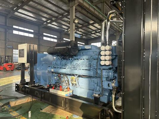 เครื่องกำเนิดไฟฟ้าดีเซลแบบเปิด Yuchai ประสิทธิภาพสูง 2000KVA / 1600KW สำหรับขายผู้ผลิตเครื่องกำเนิดไฟฟ้า