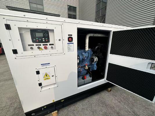 ชุดเครื่องกำเนิดไฟฟ้าดีเซลชนิดเงียบ Yuchai Engine ขนาด 62.5KVA เพื่อโซลูชันพลังงานที่เชื่อถือได้